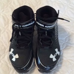 Boys Under Armour football cleats 3.5 Y